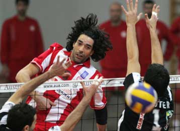 Ο Ολυμπιακός 3-1 σετ τον ΠΑΟΚ-Την Κυριακή ντέρμπι κορυφής Ηρακλή-Παναθηναϊκού