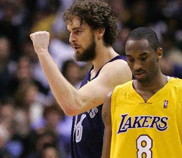 Εκπληκτικός ο Γκασόλ στη νίκη των Γκρίζλις επί των Λέικερς