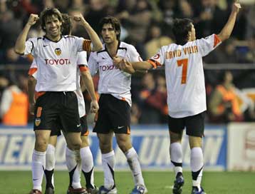 Ξανά στο παιχνίδι της κορυφής η Βαλένθια, 2-1 την Μπαρτσελόνα-Ντεμπούτο του Μπασινά