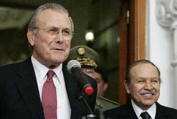 «Ανοιγμα» Ράμσφελντ στην Αλγερία για στενότερη στρατιωτική συνεργασία