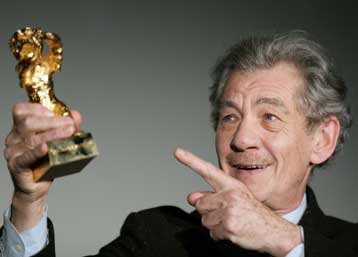 Δύσκολη η καριέρα για ομοφυλόφιλους ηθοποιούς, λέει ο σερ Ίαν Μακ Κέλεν