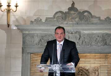 Νόμο «ασπίδα» για το απόρρητο των επικοινωνιών προανήγγειλε ο Κ.Καραμανλής