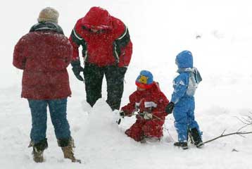 Ανω των 2.500 ευρώ το μηνιαίο κόστος διαβίωσης για μια τετραμελή οικογένεια το 2005
