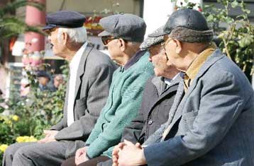 «Σήμα κινδύνου» από την Κομισιόν για το μέλλον των συντάξεων