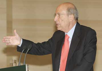 Επίθεση κατά της κυβέρνησης για τις υποκλοπές και την οικονομία από τον Κ.Σημίτη