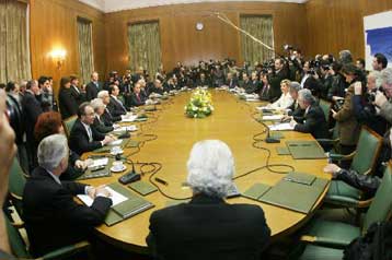 Τηλεφώνημα από το Μαξίμου αναμένουν κυβερνητικά στελέχη εν όψει ανασχηματισμού