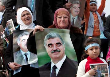 Εντυπωσιακή σε όγκο συγκέντρωση στη Βηρυτό για τον ένα χρόνο από τη δολοφονία Χαρίρι