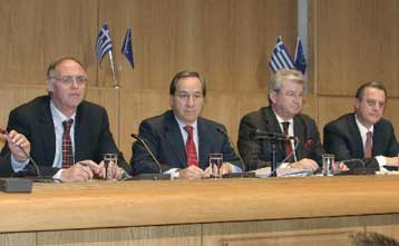 Αμετακίνητος ο βασικός πυρήνας του οικονομικού επιτελείου της κυβέρνησης