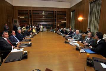 Ενίσχυση της Αθήνας εις βάρος της περιφέρειας στο νέο Υπουργικό Συμβούλιο