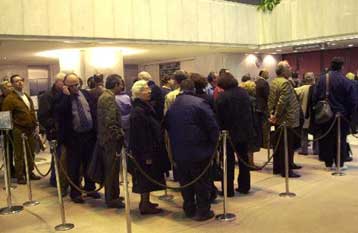 Στα 137 δισ. ευρώ εκτινάχθηκε ο δανεισμός νοικοκυριών και επιχειρήσεων το 2005