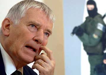 Αντισυνταγματικός ο γερμανικός νόμος που επιτρέπει κατάρριψη «εχθρικών» αεροπλάνων