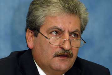 Αυτοψία στο διαμέρισμα του Κ.Τσαλικίδη από τον Γ.Διώτη