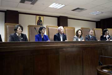 Αντιφατικές καταθέσεις για τις δολοφονίες Μομφεράτου-Ρουσέτη στη δίκη της 17Ν