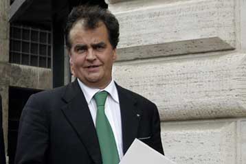 Ιταλός υπουργός εμφανίστηκε στη RAI με τα σκίτσα για τον Μωάμεθ σε μπλουζάκι