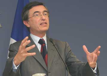 Παράνομο χαρακτηρίζει ο Γάλλος υπουργός Εξωτερικών το πυρηνικό πρόγραμμα του Ιράν