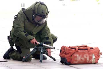 Ελεγχόμενη έκρηξη στην οδό Μεσογείων από πυροτεχνουργούς της ΕΛ.ΑΣ.