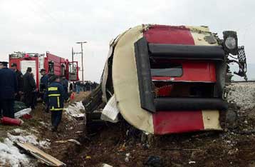 Nεκροί και τραυματίες από εκτροχιασμό τρένου στις Σέρρες