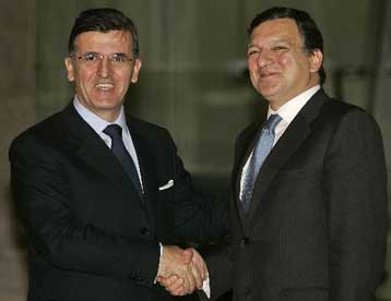 Προειδοποίηση στο Βελιγράδι, μήνυμα στήριξης στο Ζάγκρεμπ από τον Ζοζέ Μπαρόζο