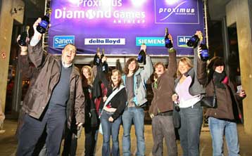 Από ένα μπουκάλι σαμπάνιας κέρασε η Κλάιστερς τους 10.000 θεατές του αγώνα της