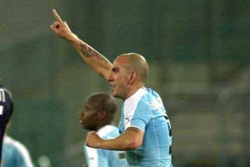 Επίσκεψη – έκπληξη του Ντι Κάνιο στους επιζώντες του Ολοκαυτώματος