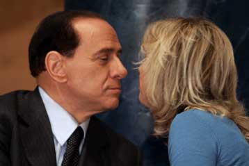 Πολιτική συμμαχία Μπερλουσκόνι με το ακροδεξιό κόμμα της εγγονής του Μουσολίνι