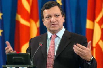 Συνεχίστε τις μεταρρυθμίσεις, καλεί την ηγεσία της ΠΓΔΜ ο Μπαρόζο