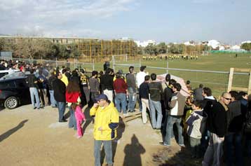 Ευχές από τους οπαδούς της ΑΕΚ στους «κιτρινόμαυρους»-Αποκλείστηκε ο Καπετάνος