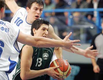 Νίκες για τους τρεις πρωτοπόρους, φαρμακερή ήττα του Κολοσσού, ένταση στην Πάτρα