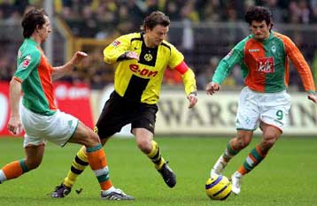 Η Βέρντερ πήρε το ντέρμπι από τη Μπορούσια και μείωσε από τη Μπάγερν