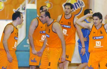 Μετ επεισοδίων η Ολυμπιάδα νίκησε 70-66 το Αιγάλεω και ισοαθμούν στην κορυφή