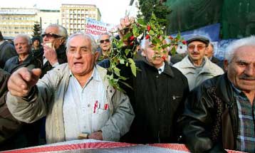 Σε τρία μέτωπα οι κινήσεις της κυβέρνησης για το Ασφαλιστικό