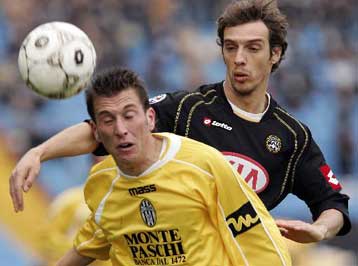 Τη 10η σερί νίκη πέτυχε η Ρόμα που «χάνει» για δύο μήνες τον Τότι