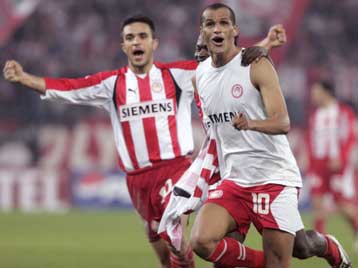 Ολυμπιακός «4Χ4» καπάρωσε τον τίτλο-Η ΑΕΚ αισθάνεται την… ανάσα του Παναθηναϊκού