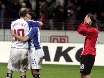 Το Αμβούργο επανήλθε στην δεύτερη θέση μετά το 2-1 επί της Αϊντραχτ