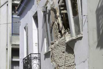 Τον αποχαρακτηρισμό 360 νεοκλασικών κτιρίων του Πειραιά προωθεί το ΥΠΕΧΩΔΕ