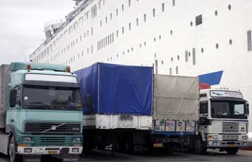 Εμφανίστηκαν οι πρώτες ελλείψεις στα νησιά από την απεργία των ναυτικών