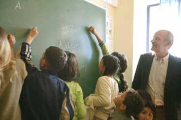 Τον κώδωνα του κινδύνου για τις συνθήκες ζωής των τσιγγάνων κρούει ο Αλ.Αλαβάνος