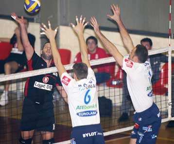 «Περίπατος» του Ηρακλή, 3-0 σετ το Παγκράτι