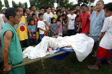 Δεν ήλθε το θαύμα στο σχολείο των Φιλιππίνων, διασώστες ανασύρουν νεκρούς