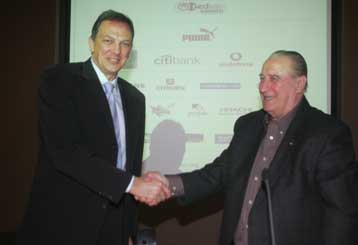 Νταμπλ ζήτησε ο Προσαλίκας στην παρουσίασή του ως προπονητής του Ολυμπιακού στο βόλεϊ