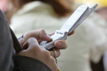 Τα πολλά SMS πείραξαν τους Βρετανούς στα δάχτυλα