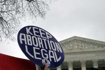 Εν αναμονή κρίσιμης ετυμηγορίας του Ανώτατου Δικαστηρίου των ΗΠΑ για τις εκτρώσεις