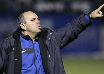 Τελικά ο Βαζάκας αναλαμβάνει την τεχνική ηγεσία της Καλλιθέας