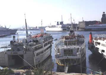 Πολιτική επιστράτευση αποφάσισε η κυβέρνηση, απεργία σε Πειραιά και Πάτρα απαντά η ΠΝΟ