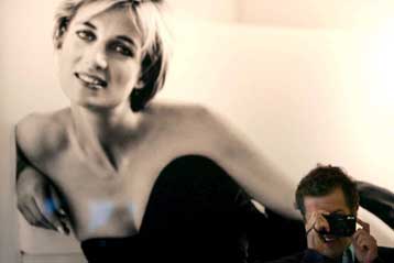 Συμβολική καταδίκη των τριών παπαράτσι που «κυνηγούσαν» την πριγκίπισσα Νταϊάνα