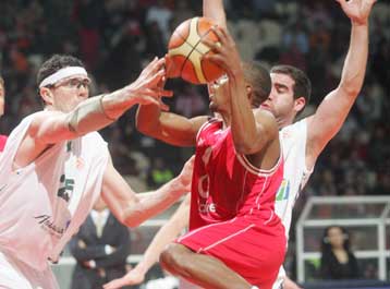 Πρεμιέρα με νίκη για τον Ολυμπιακό, 87-84 της Ουνικάχα Μάλαγα στο ΣΕΦ