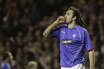 Με ένα αυτογκόλ και ένα πέναλτι, η Βιγιαρεάλ πήρε το «Χ» στο «Αϊμπροξ»