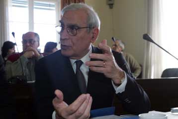 Με συνεργό από το εσωτερικό της Vodafone οι υποκλοπές, η πρώτη εκτίμηση της ΑΔΑΕ