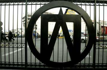 Την περαιτέρω στάση τους καθορίζουν την Πέμπτη οι απεργοί ναυτεργάτες