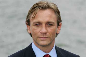 Με μποϊκοτάζ απειλούν οι φίλοι του Τζέιμς Μποντ, αν δεν αντικατασταθεί ο Ντάνιελ Κρεγκ